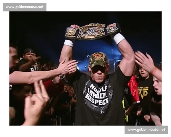 哈利伯顿拐杖变 WWE 武器！塞纳抡拐重击对手引热议